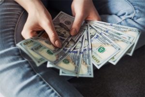 手机兼职100元一天的有没有？网上兼职这些兼职一天赚一百